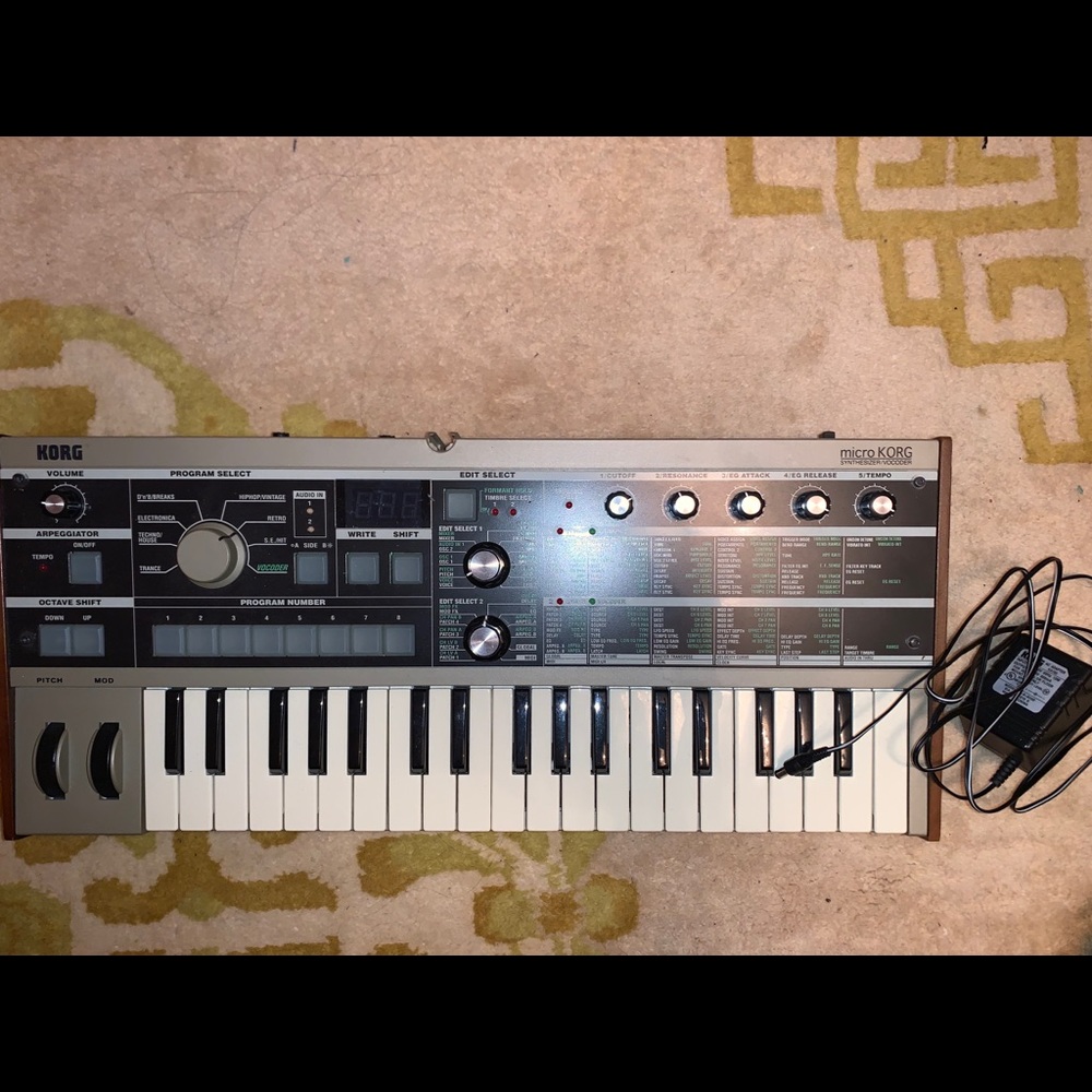 microKORG synthesizer